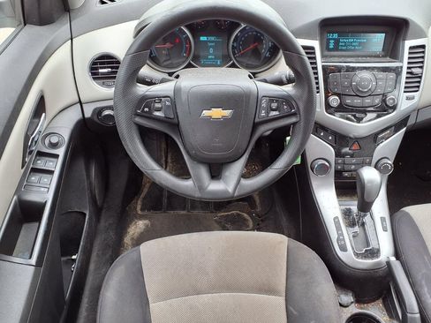 Used 2013 Chevrolet Cruze LS FWD image 10