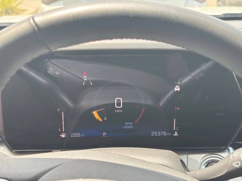 Used 2025 Chevrolet Trax LT w/ LT Convenience Package FWD image 39