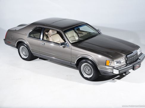 Used 1988 Lincoln Mark VII LSC RWD image 9