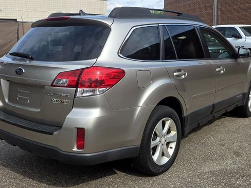 Used 2014 Subaru Outback 2.5i Premium w/ Moonroof Package AWD/4WD image 2
