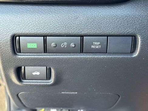 Used 2025 Nissan Sentra SR FWD image 18