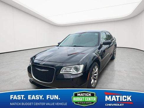 Used 2016 Chrysler 300 Limited RWD image 1