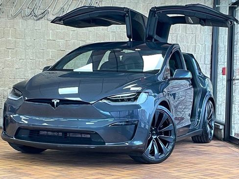 Used 2022 Tesla Model X image 2