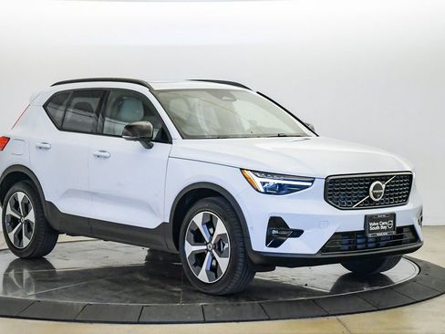 Certified 2026 Volvo XC40 B5 Plus w/ Protection Package Premier image 6