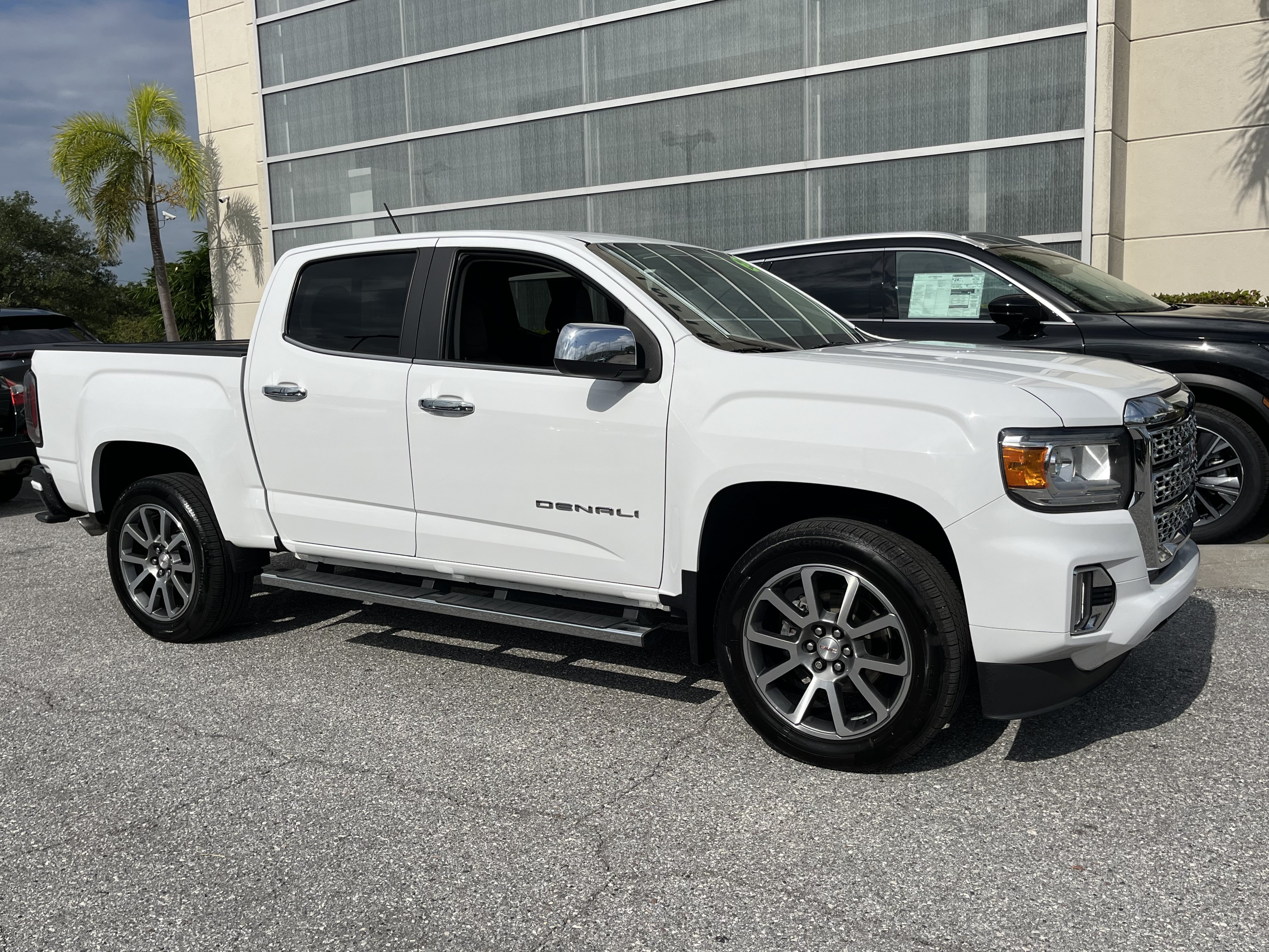 Used 2022 GMC Canyon Denali RWD image 10
