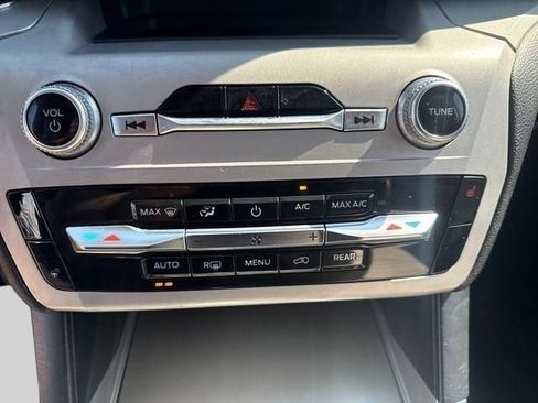 Used 2023 Ford Explorer XLT w/ Equipment Group 202A AWD/4WD image 13