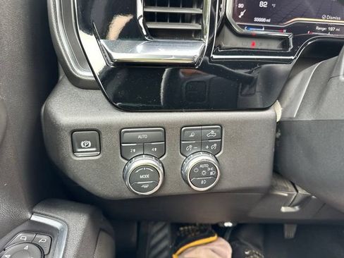 Used 2025 GMC Sierra 1500 SLT AWD/4WD image 38