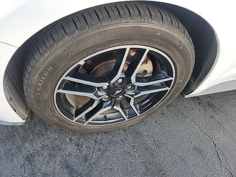 Used 2019 Ford Mustang Premium image 9