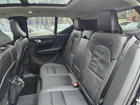 Certified 2024 Volvo XC40 B5 Plus w/ Protection Package Premier image 18