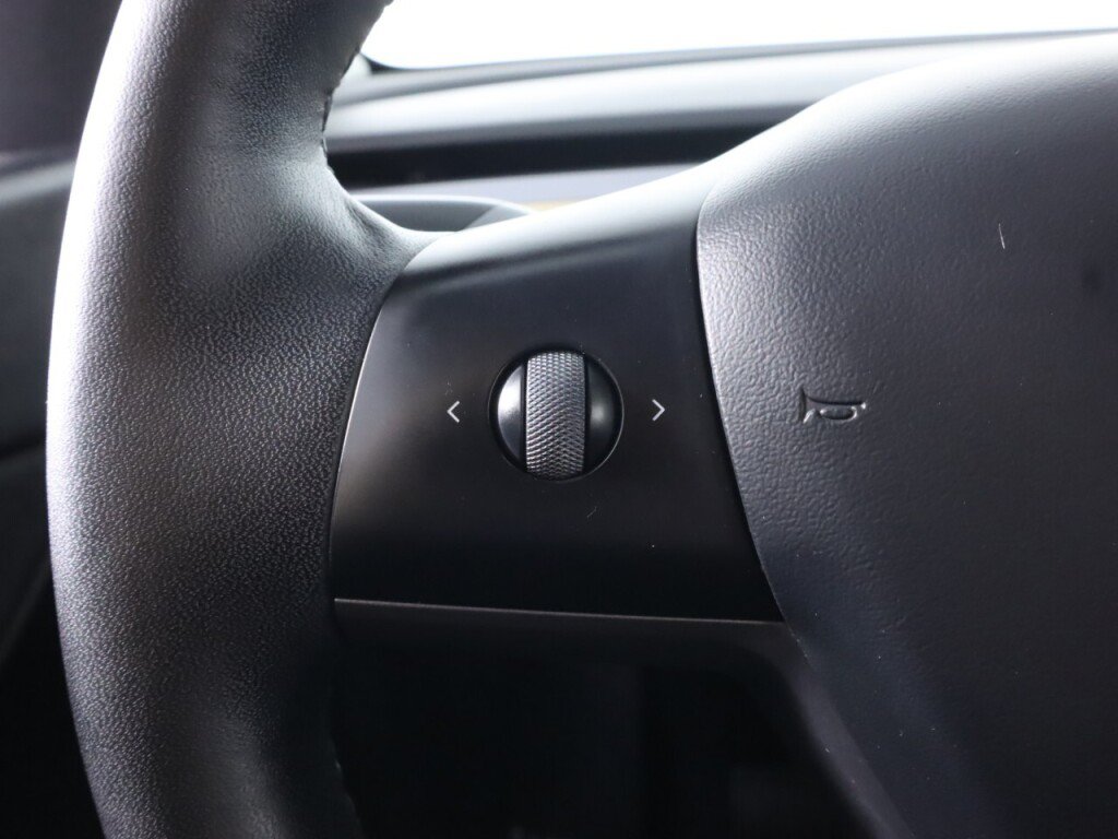 Used 2022 Tesla Model Y Long Range AWD/4WD image 11