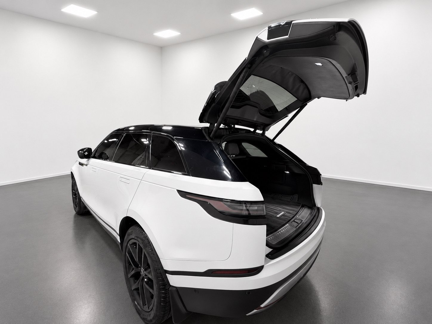 Used 2026 Land Rover Range Rover Velar S AWD/4WD image 9