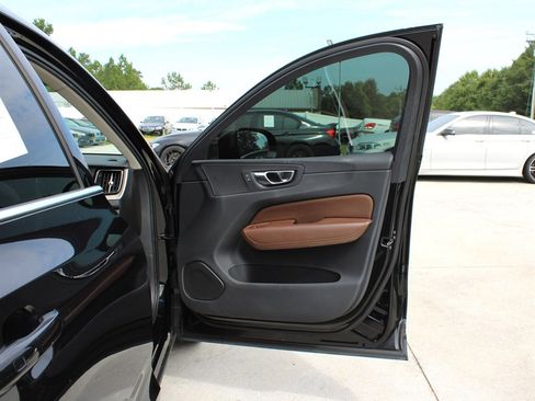 Used 2018 Volvo XC60 T8 Inscription w/ Advanced Package image 32