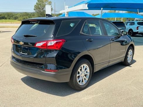 Used 2020 Chevrolet Equinox LS FWD image 3