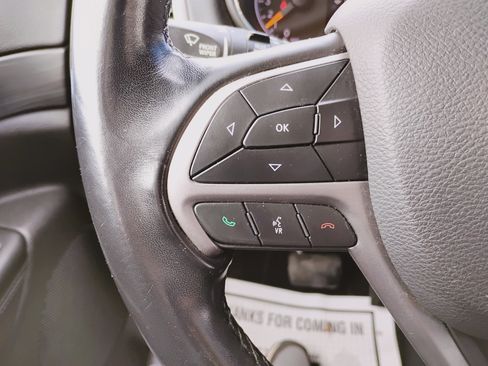 Used 2020 Jeep Grand Cherokee Laredo image 10