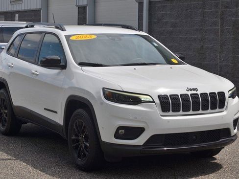 Used 2023 Jeep Cherokee Altitude Lux image 2