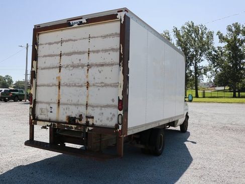 Used 2004 Ford E-350 and Econoline 350 Super Duty image 2