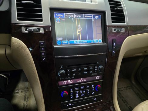 Used 2012 Cadillac Escalade Luxury RWD image 22