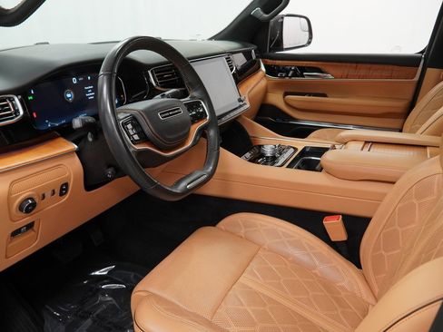 Used 2022 Jeep Grand Wagoneer Series III image 17