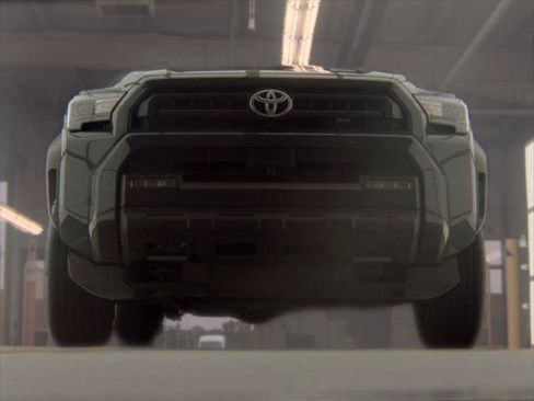 Used 2025 Toyota 4Runner SR5 AWD/4WD image 4