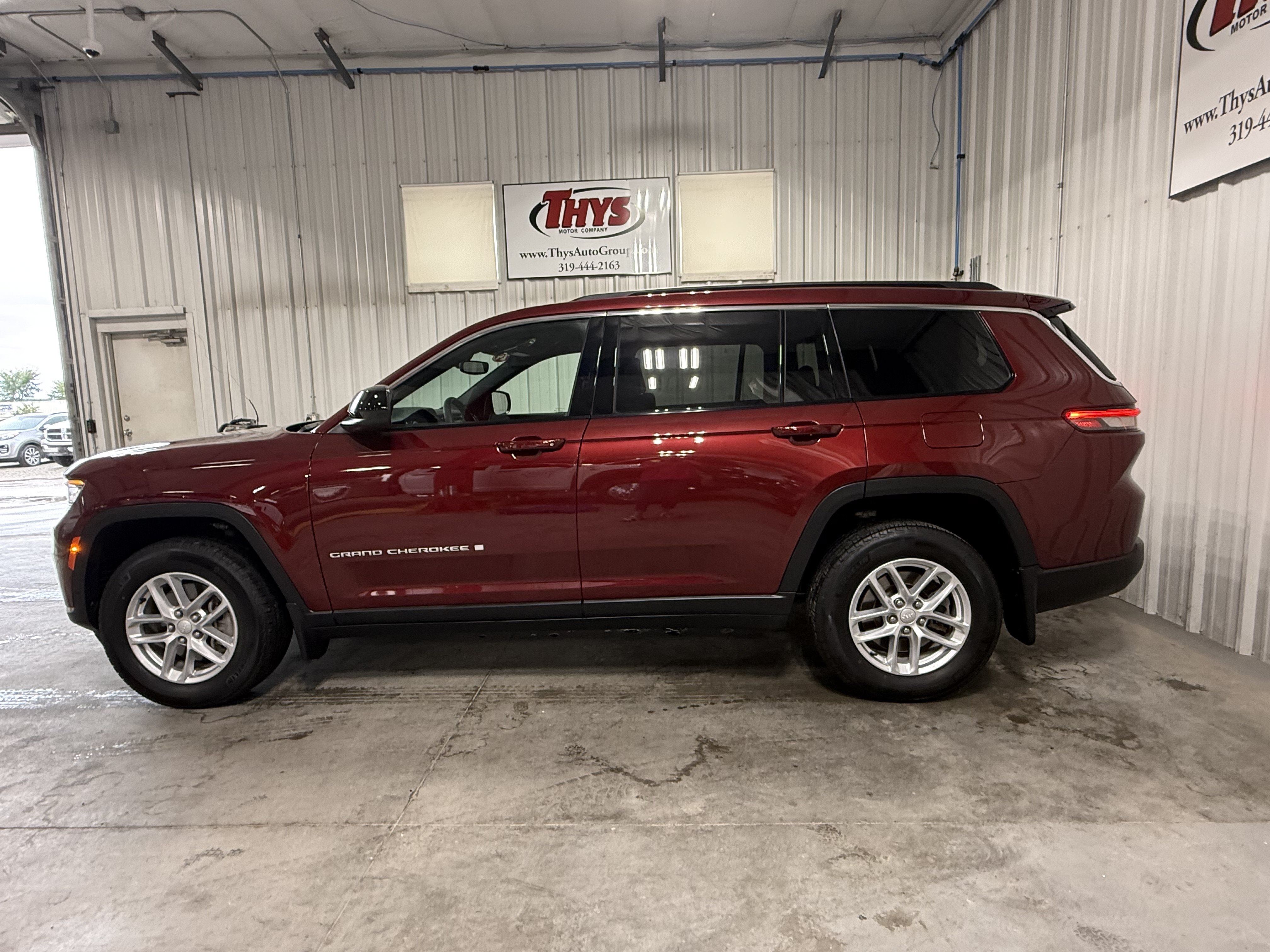 Used 2024 Jeep Grand Cherokee L Laredo w/ Luxury Tech Group I AWD/4WD image 15