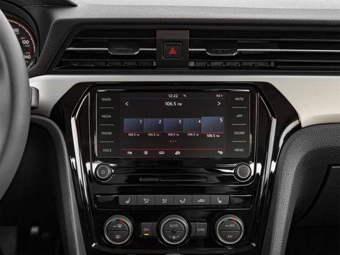 Used 2022 Volkswagen Passat 2.0T image 18