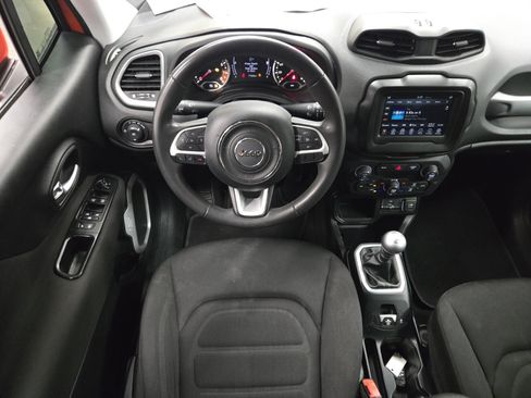 Used 2018 Jeep Renegade Latitude FWD image 9