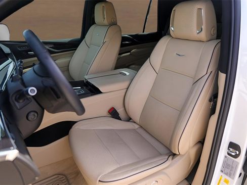 Used 2024 Cadillac Escalade Premium Luxury image 7