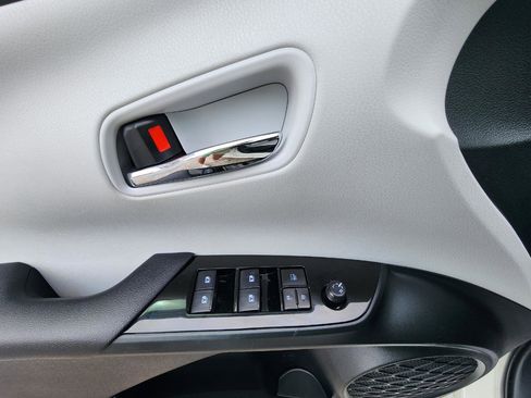 Used 2018 Toyota Prius Prime Advanced image 13