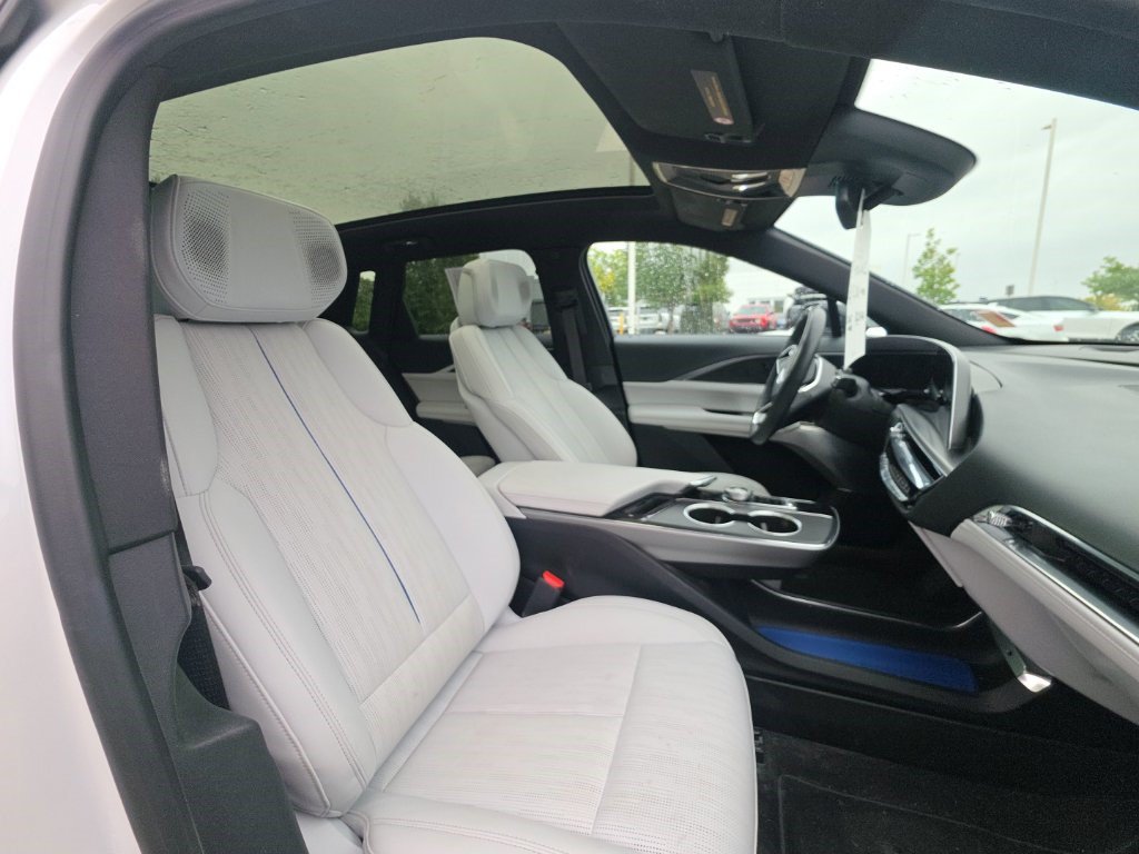Used 2024 Cadillac Lyriq Luxury AWD/4WD image 20