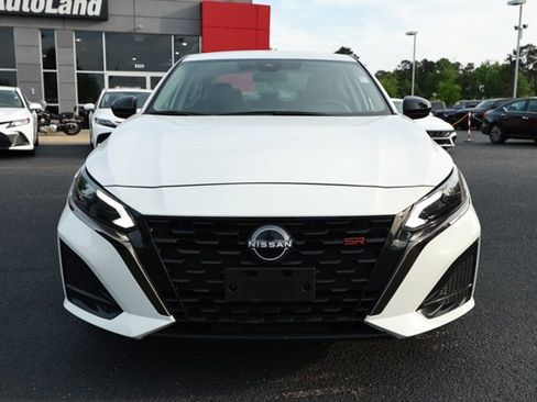 Used 2024 Nissan Altima 2.5 SR FWD image 2
