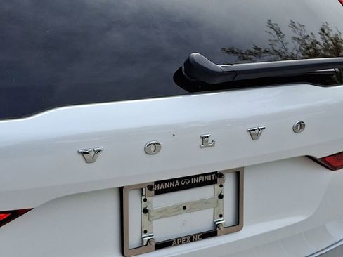 Used 2023 Volvo XC60 B5 Ultimate w/ Climate Package image 32