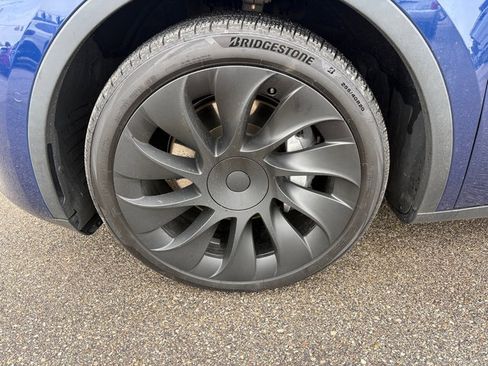 Used 2021 Tesla Model Y Long Range AWD/4WD image 30