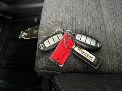 Used 2022 Nissan Rogue SV image 11