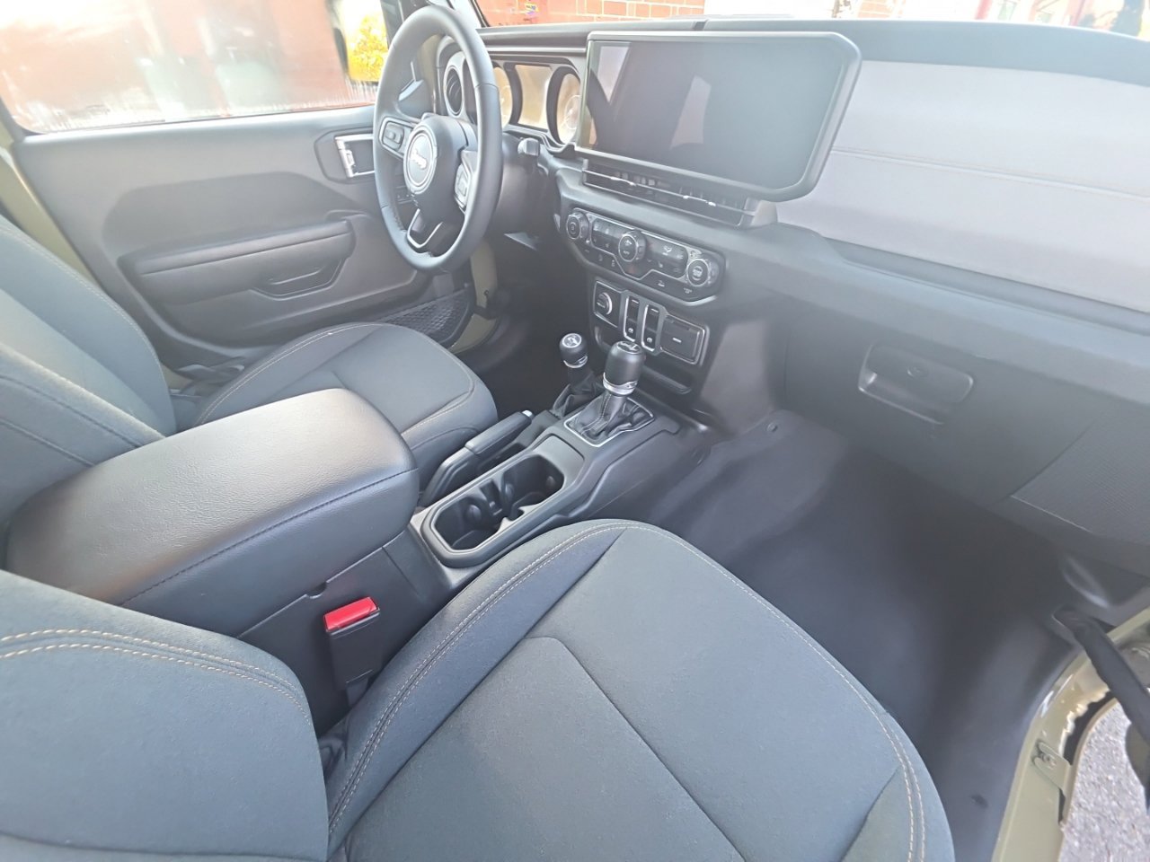 Used 2025 Jeep Wrangler Sport AWD/4WD image 27