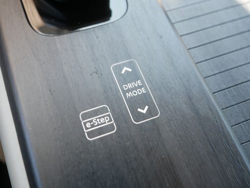 Certified 2024 Nissan Ariya AWD image 32