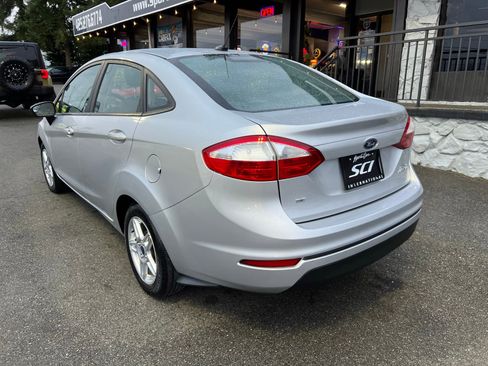 Used 2017 Ford Fiesta SE image 5