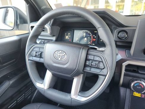 Certified 2025 Toyota Tacoma SR5 w/ SR5 Upgrade Package AWD/4WD image 22