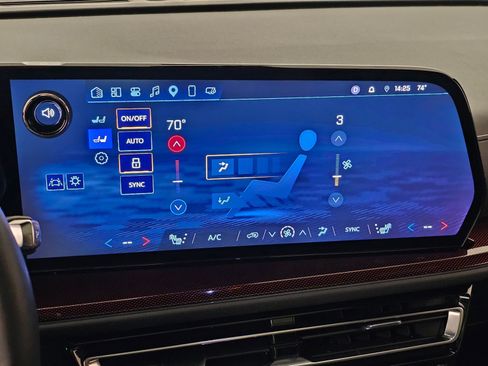 Used 2025 Chevrolet Traverse Z71 w/ Driver Confidence Package image 20