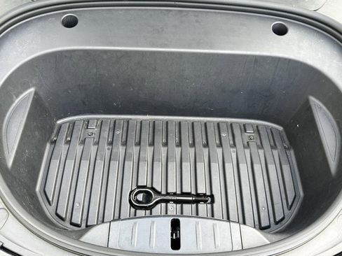 Used 2023 Tesla Model 3 Standard Range image 10