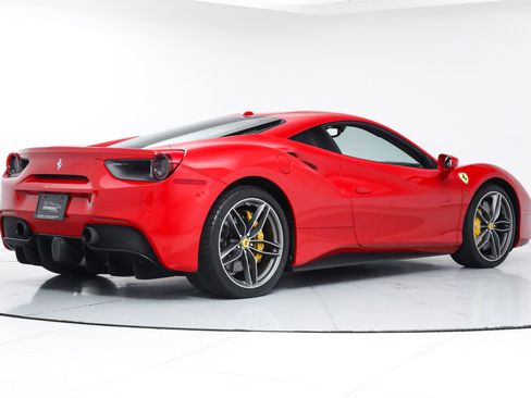 Used 2018 Ferrari 488 GTB image 3