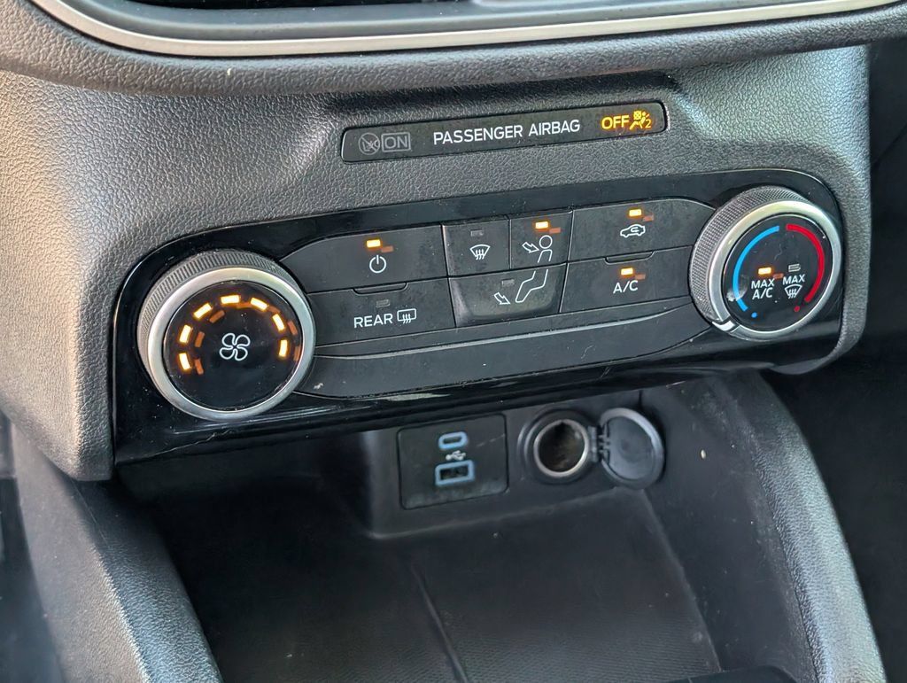 Used 2022 Ford Escape SE FWD image 28