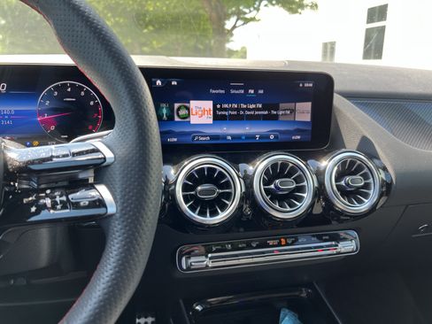 Used 2024 Mercedes-Benz GLA 250 4MATIC image 32