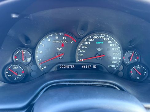 Used 2001 Chevrolet Corvette Coupe w/ Preferred Equipment Group1 image 19