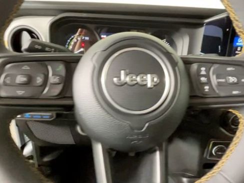 Used 2024 Jeep Wrangler Unlimited w/ Convenience Group AWD/4WD image 28