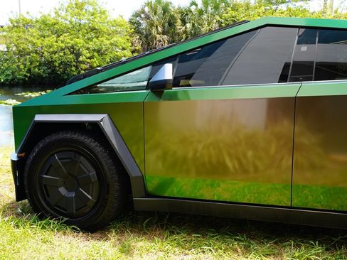 Used 2024 Tesla Cybertruck AWD Crew Cab image 8