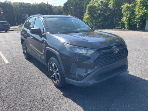 Used 2019 Toyota RAV4 LE FWD image 1