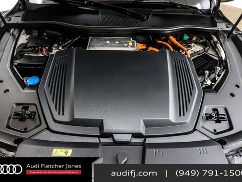 Used 2022 Audi e-tron Chronos image 11