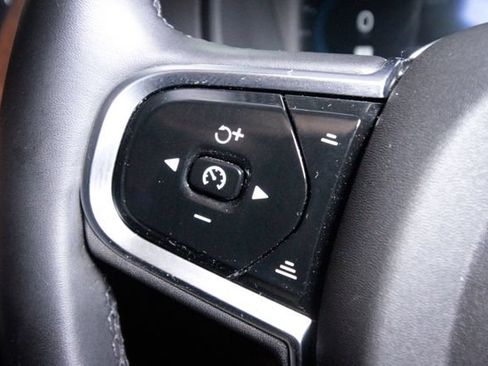 Certified 2025 Volvo XC90 B5 Plus w/ Protection Package Premier AWD/4WD image 28