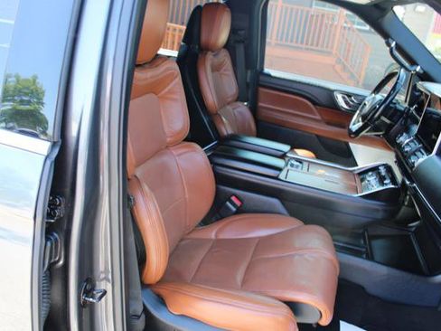 Used 2018 Lincoln Navigator Reserve w/ Technology Package AWD/4WD image 24