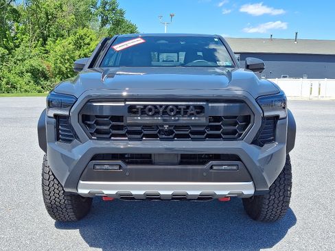 Used 2025 Toyota Tacoma 4x4 Double Cab Hybrid w/ Tow Tech Package image 2